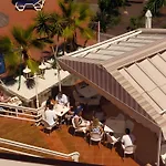 -'ღ'- Couples' Paradise. Insta-worthy Ocean Views. Apartmán *