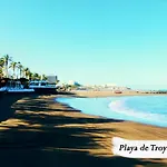 Apartment -'ღ'- Couples' Paradise. Insta-worthy Ocean Views. *
