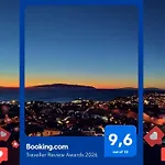 -'ღ'- Couples' Paradise. Insta-worthy Ocean Views. Apartment